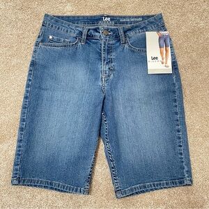 NWT Lee Riders 6 Midrise Bermuda Shorts Medium Wash Denim Blue Vacation Western
